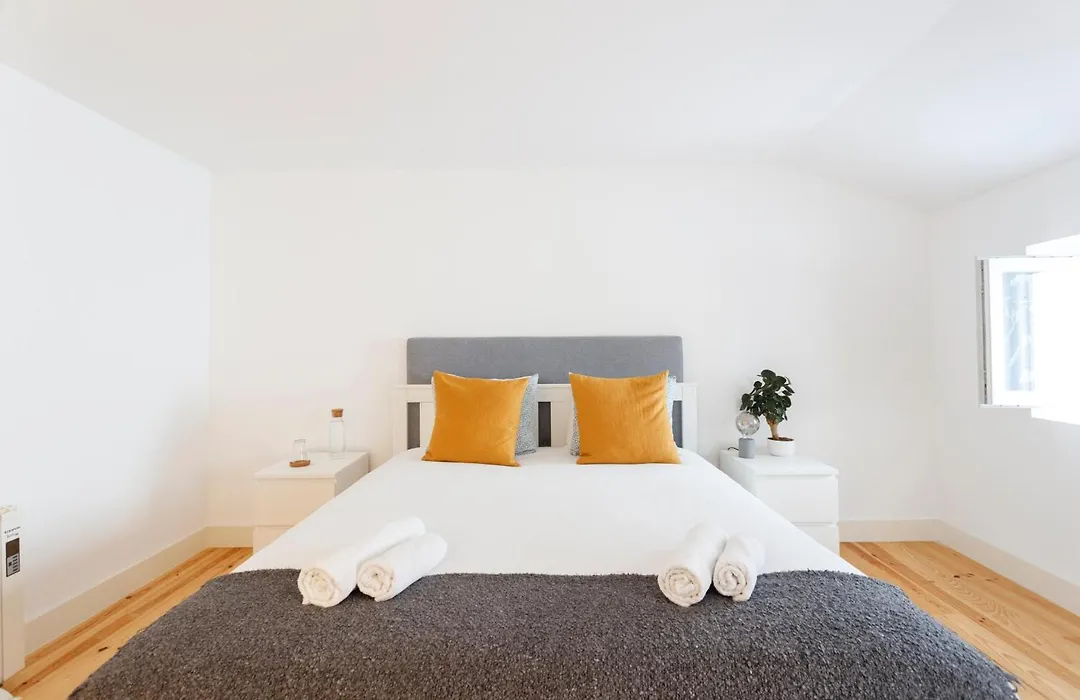 Double Room With Private Wc In Shared House In Downtown Lisbon-1