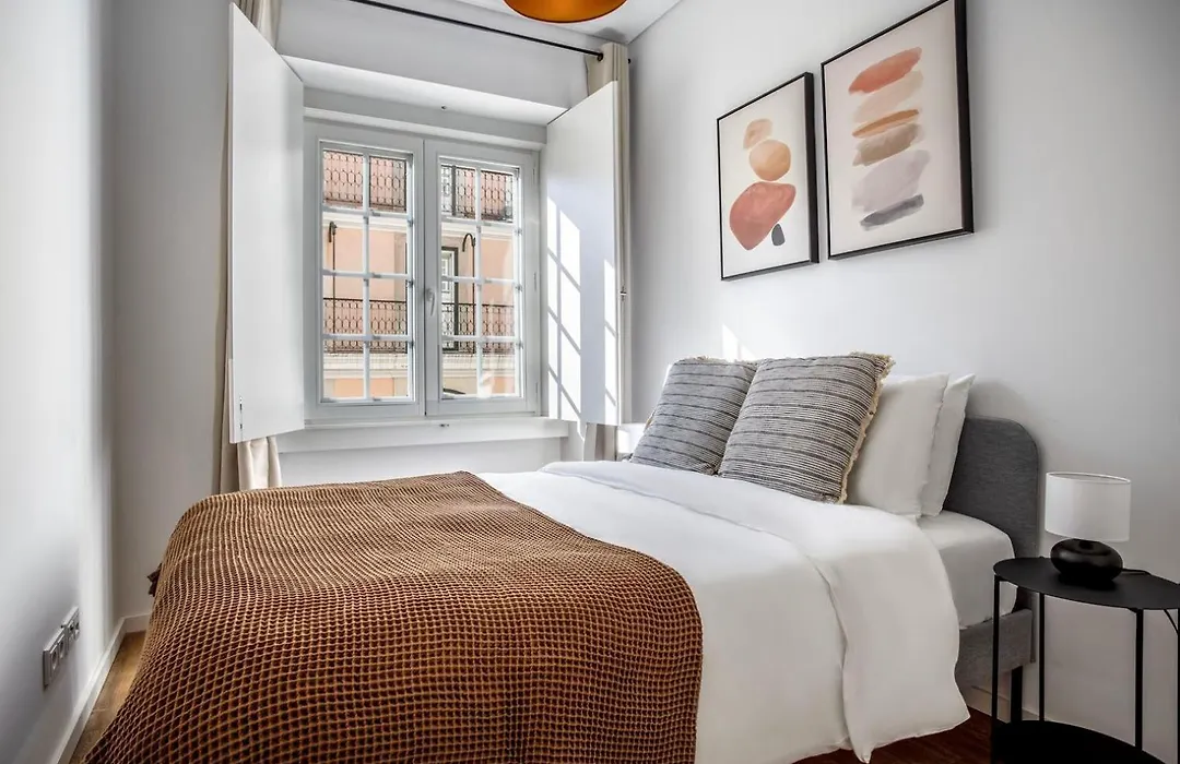 Double Room With Private Wc In Shared House In Downtown Lisbon-1
