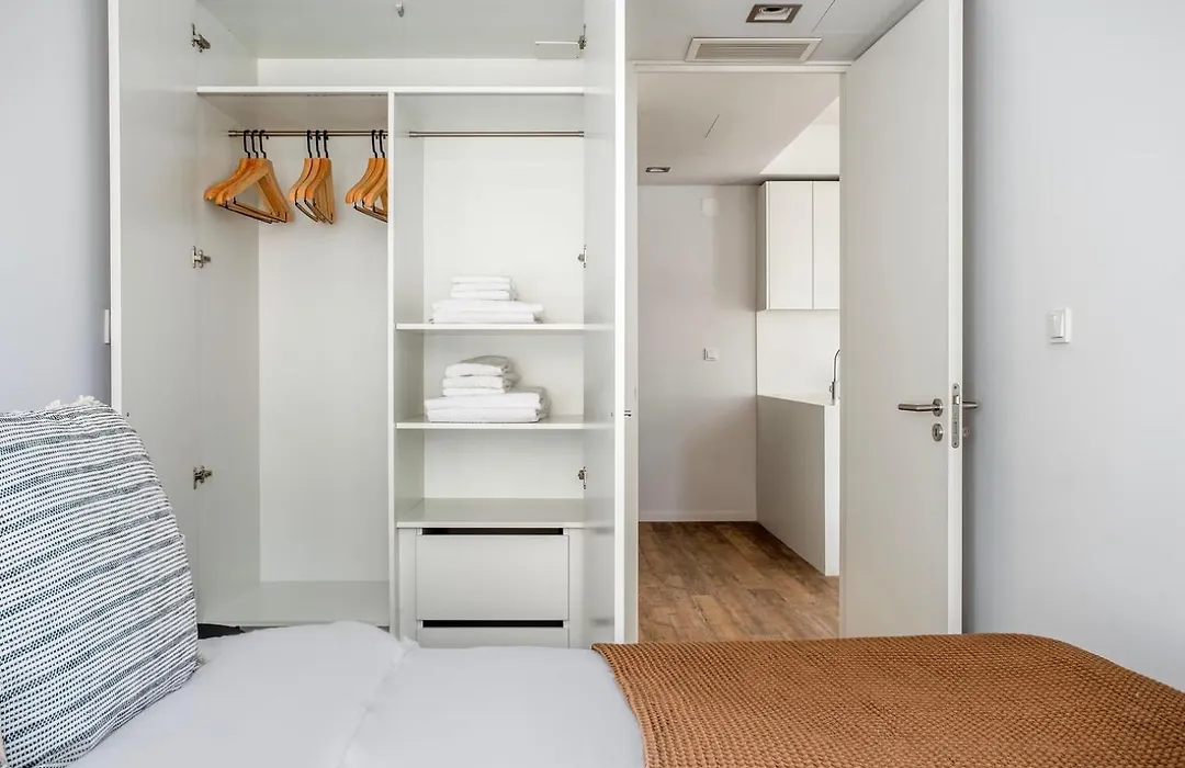 Double Room With Private Wc In Shared House In Downtown Lisbon-1