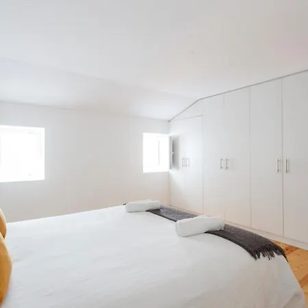 Double Room With Private Wc In Shared House In Downtown Lisbon-3