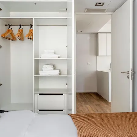 Double Room With Private Wc In Shared House In Downtown Lisbon-3